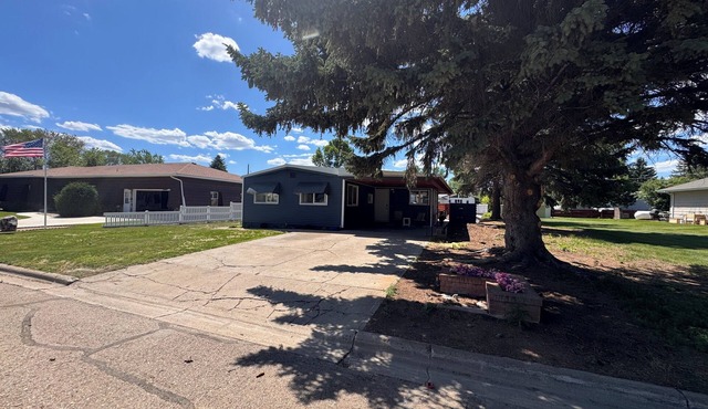 Charming 3-bedroom house in Plentywood with game room and patio with BBQ.