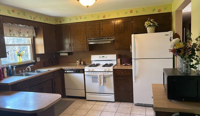 Charming 3-bedroom house with AC and WiFi in Massillon,10 mins from Hall of Fame