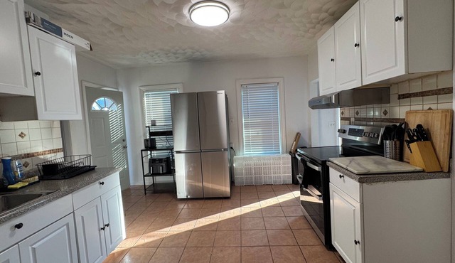 Charming 3-bedroom house with AC and WiFi in awesome Brockton