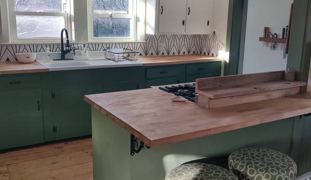 Charming 3-bedroom house in Westport. Pet-Friendly!