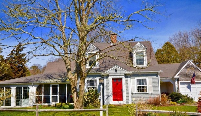 Charming 3-bedroom house with WiFi, Dogs considered, in Orleans