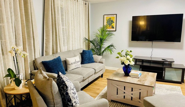 Charming 3-bedroom townhome in Marblehead 3 miles to Salem 14 miles to Boston