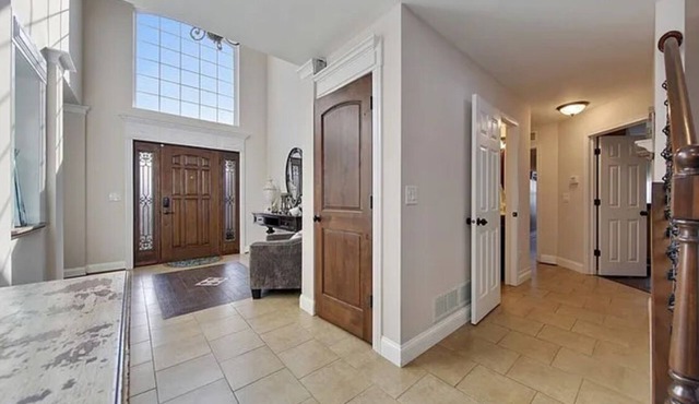 Charming 3-bedroom house in lovely Bolingbrook with AC, WiFi
