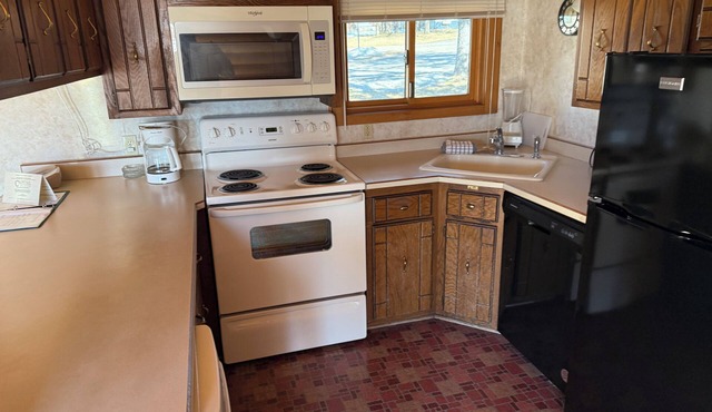 Charming 3-bedroom cabin with WiFi, fitness room in Breezy Point