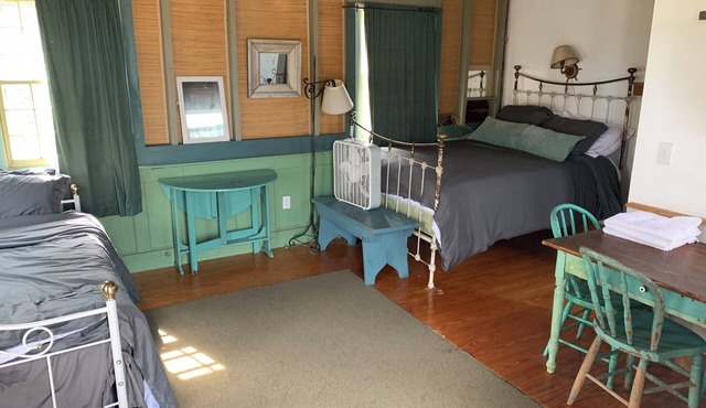 Charming 3-bedroom cottage in Mattapoisett with WiFi access