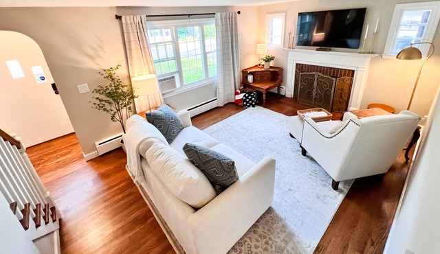 Charming 3BR Hilltop House, Newly Remodeled with Arcade