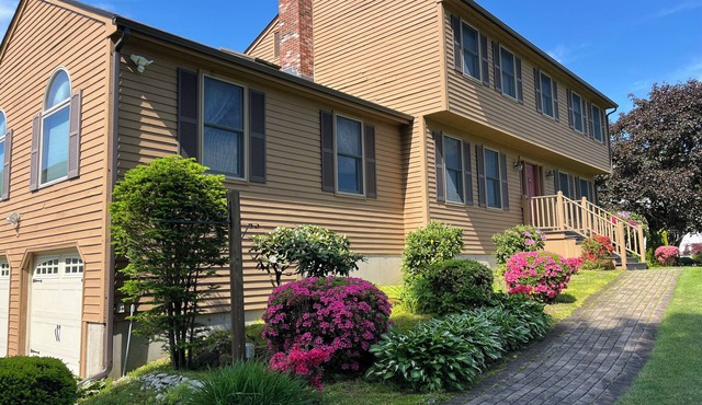 Charming 4-bedroom house with AC and WiFi in lovely Farmington
