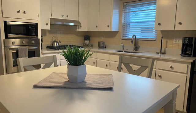 Charming 4-bedroom house with walk in basement and WiFi near Boston