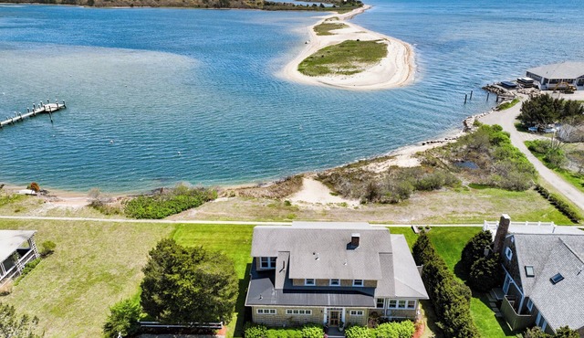 Charming 6-bedroom oceanfront cottage in Falmouth