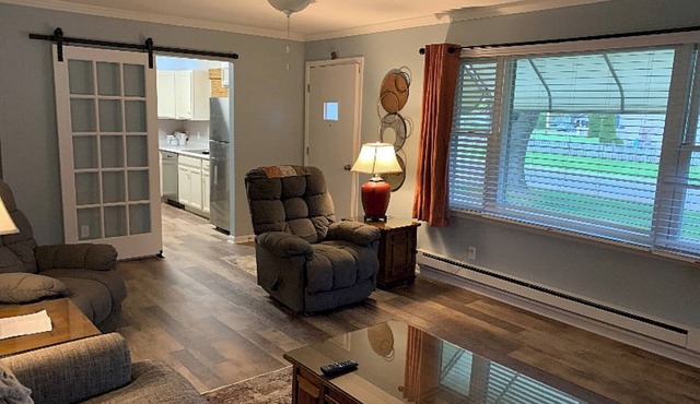 Charming and Cozy 2B House - Brilliant Location Near Downtown