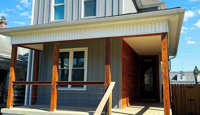 Charming and Newly Renovated Home - Close to Columbus Attractions