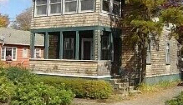 Charming beach cottage in beautiful Pine Point