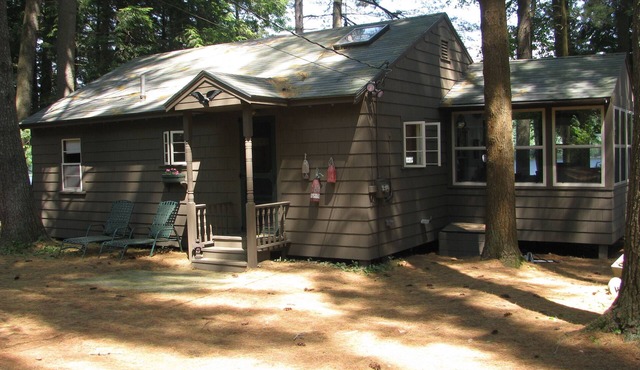 Charming Bear Pond Cottage
