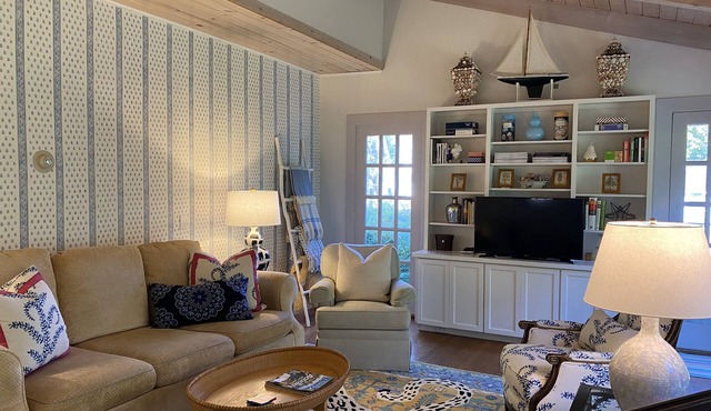 CHARMING BEAUTIFUL SOUTHWEST HARBOR HOME NEAR ACADIA!
