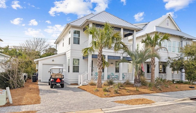 Charming Blue Mountain Beach Home w/6-Seater LSV & Community Pool