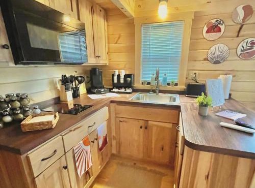 Charming Cabin near Ark Encounter with Loft
