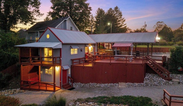 Charming cabin with hot tub on Rough River Lake- epic views!