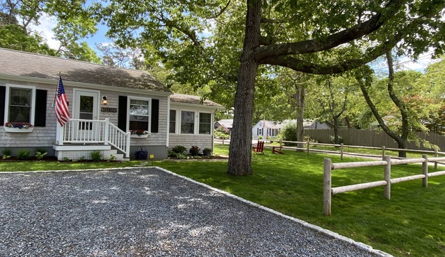 Charming Cape Cod Family Cottage - 5 min walk to beach! BRING FIDO!