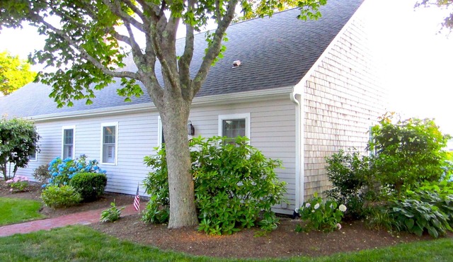 Charming Chatham condo-Oyster Pond views, salt-water pool, tennis, water access