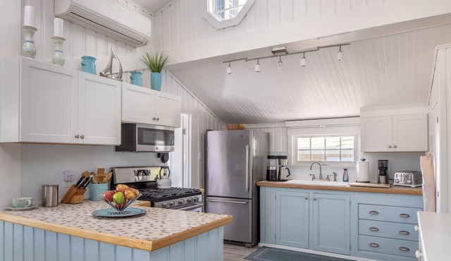 Charming Coastal Cottage - 1 Min. walk to the Beach!