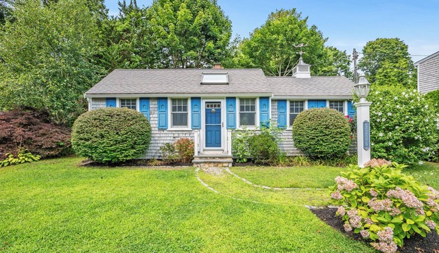 Charming cottage near Osterville Village and Dowses beach RPMS094