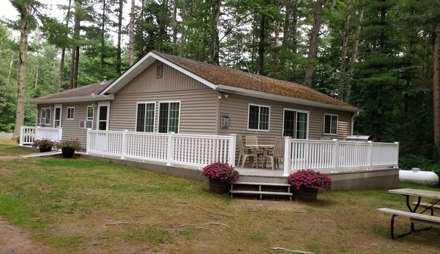 Charming cottage on Long Lake; Golf course nearby, Ski & ATV trails