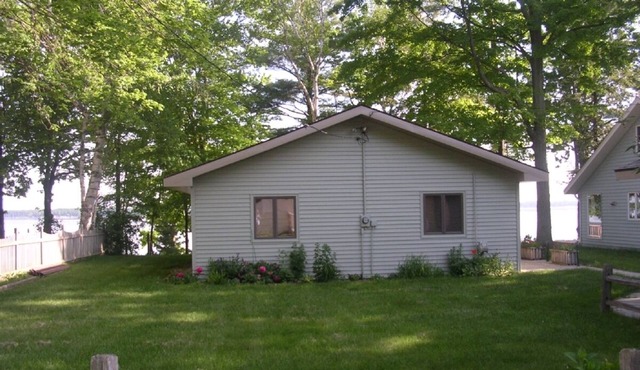 Charming Cottage on Sandy Beach with Beautiful Lake Views from Large Deck