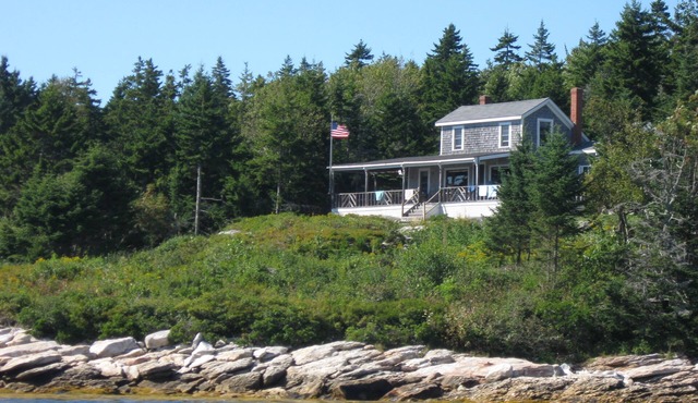 Charming cottage overlooking the islands of Muscongus Bay