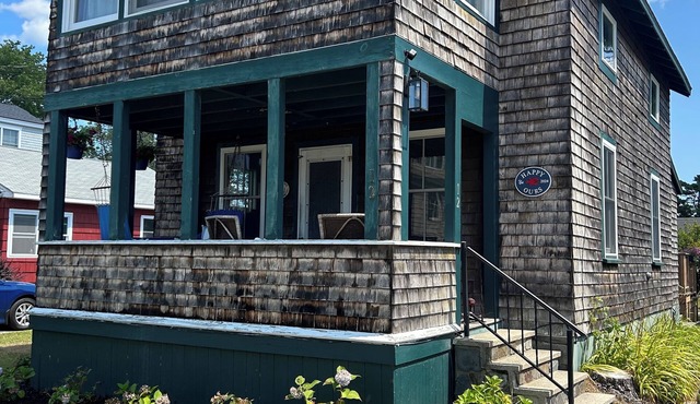 Charming Cottage Steps Away From Pine Point Beach