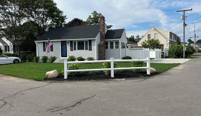 Charming Cottage w/WiFi, AC in York, Walking Distance to Long Sands Beach