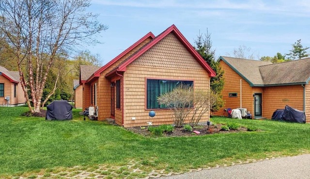 Charming Cottage with a Game Room, Pool, and Coastal Attractions Nearby