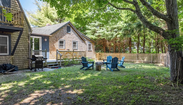 Charming Cozy 2-bedroom Cottage 10 Minutes to Acadia & Bar Harbor with WiFi