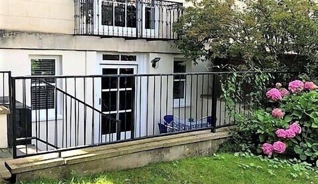 Charming Flat With Private Patio in Clifton