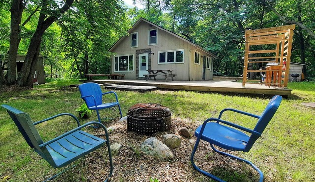 Charming Getaway: Rustic Cabin on West Battle Lake