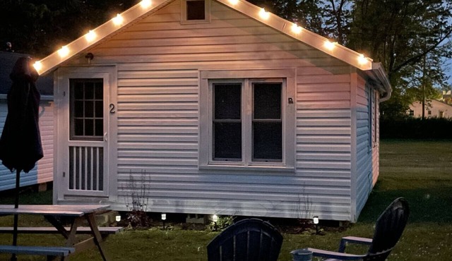 Charming GOTL 1 Bedroom Lake Erie Cottage, sleeps 4
