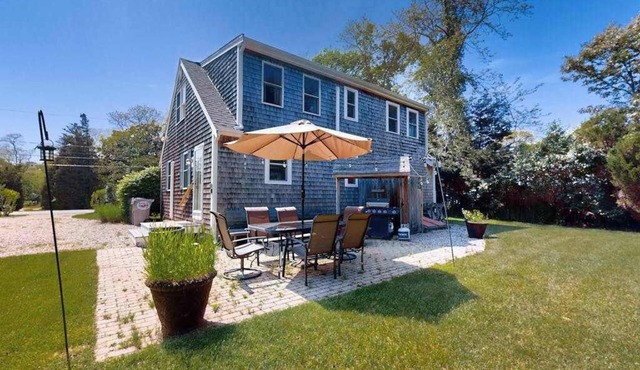 Charming home by the cape with firepit, fast WiFi, & washer/dryer