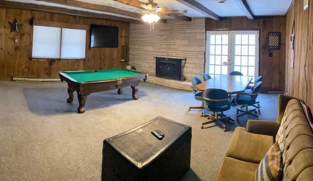 Charming home near Hatfield McCoy trails in Gilbert - Horsepen Creek Retreat