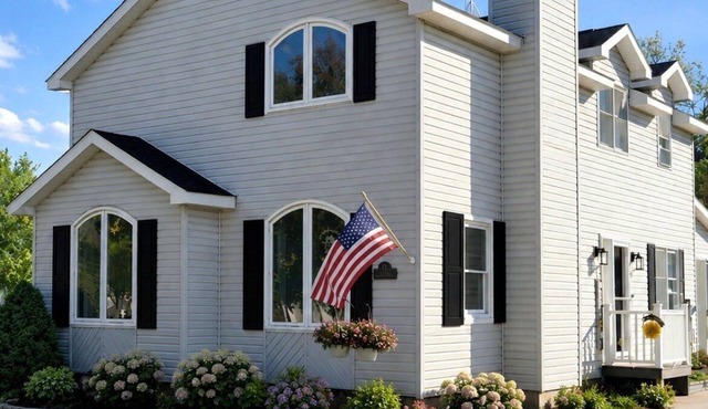 Charming In-Town Charlevoix Retreat: Walk to Beaches, Downtown, Dining & Golf