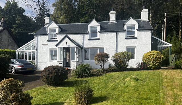 Charming Old Schoolhouse - Cosy 3 Bedroom Cottage