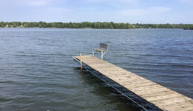 Charming, Peaceful, Lakeside Retreat Lic1996