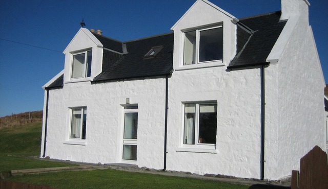 Charming private cottage in the heart of Skye, near Portree. Family-friendly.