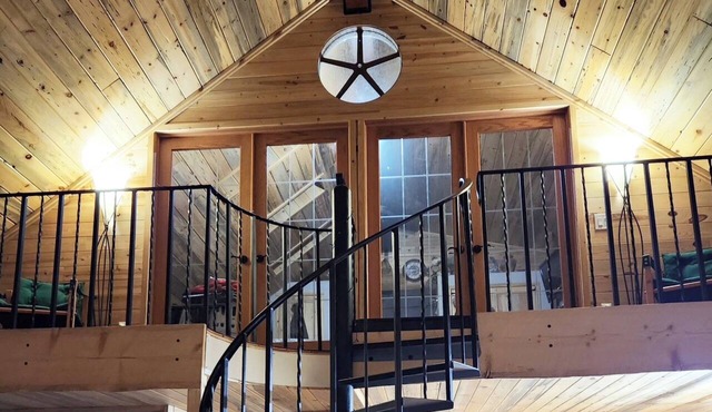 Charming rural and private 2-bedroom house with AC south of North Platte, NE