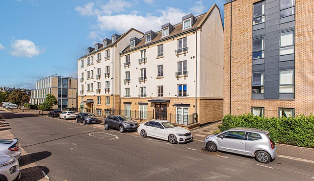 Charming spacious Edinburgh city centre flat