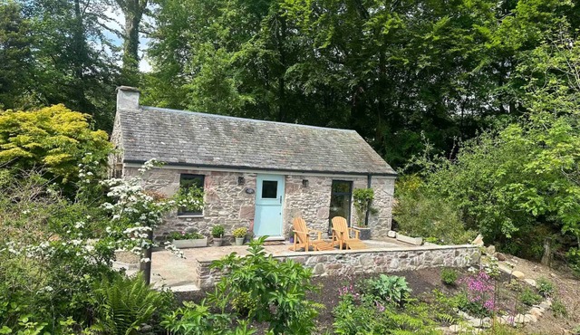 Charming stone Bothy at Loch Lomond