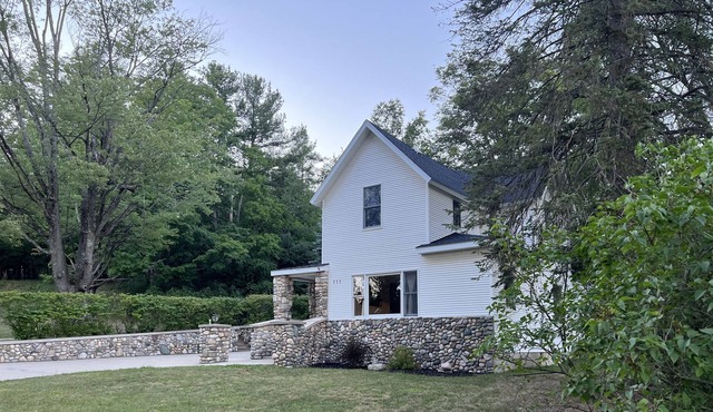 Charming Stone Cottage in Downtown Bellaire