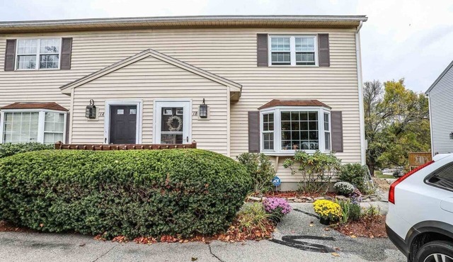 Charming townhome with AC, WiFi in pleasant Goffstown, near Ski Resorts & Hwys
