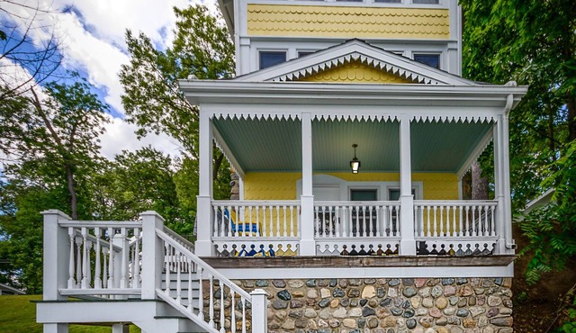 Charming Vintage Cottage for Family Fun on Crooked Lake, Angola Indiana