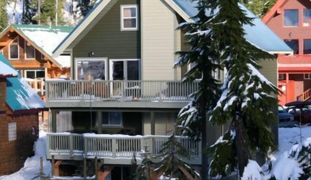 Chateau Cona - Slopeside, hot-tub and Sauna!