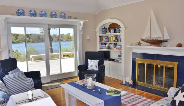 Chatham Lovers Lake Waterfront Haven: Private Dock, 4BR/3BA & Lakeside Luxury