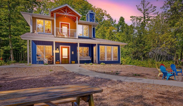 Cheerful Accessible Cottage on Lake Michigan in Door County